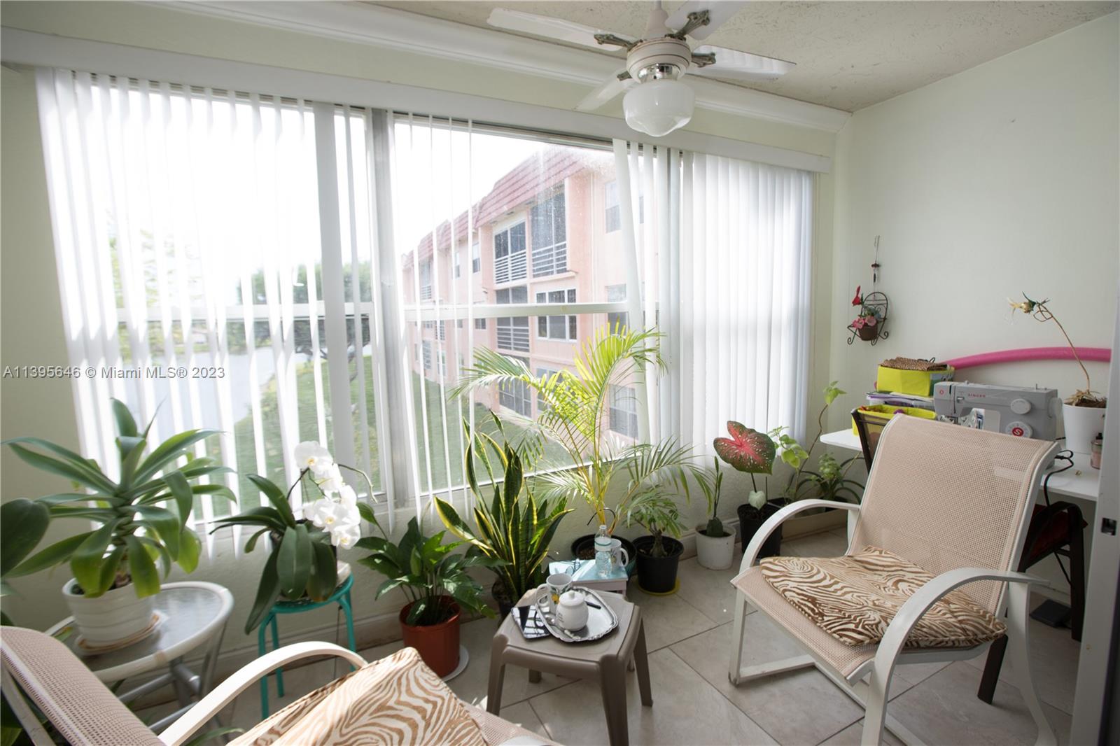 SUNRISE LAKES - Residential