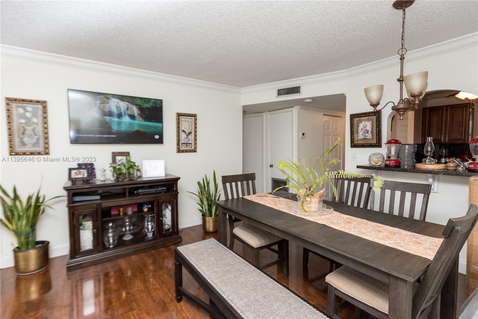 SUNRISE LAKES - Residential