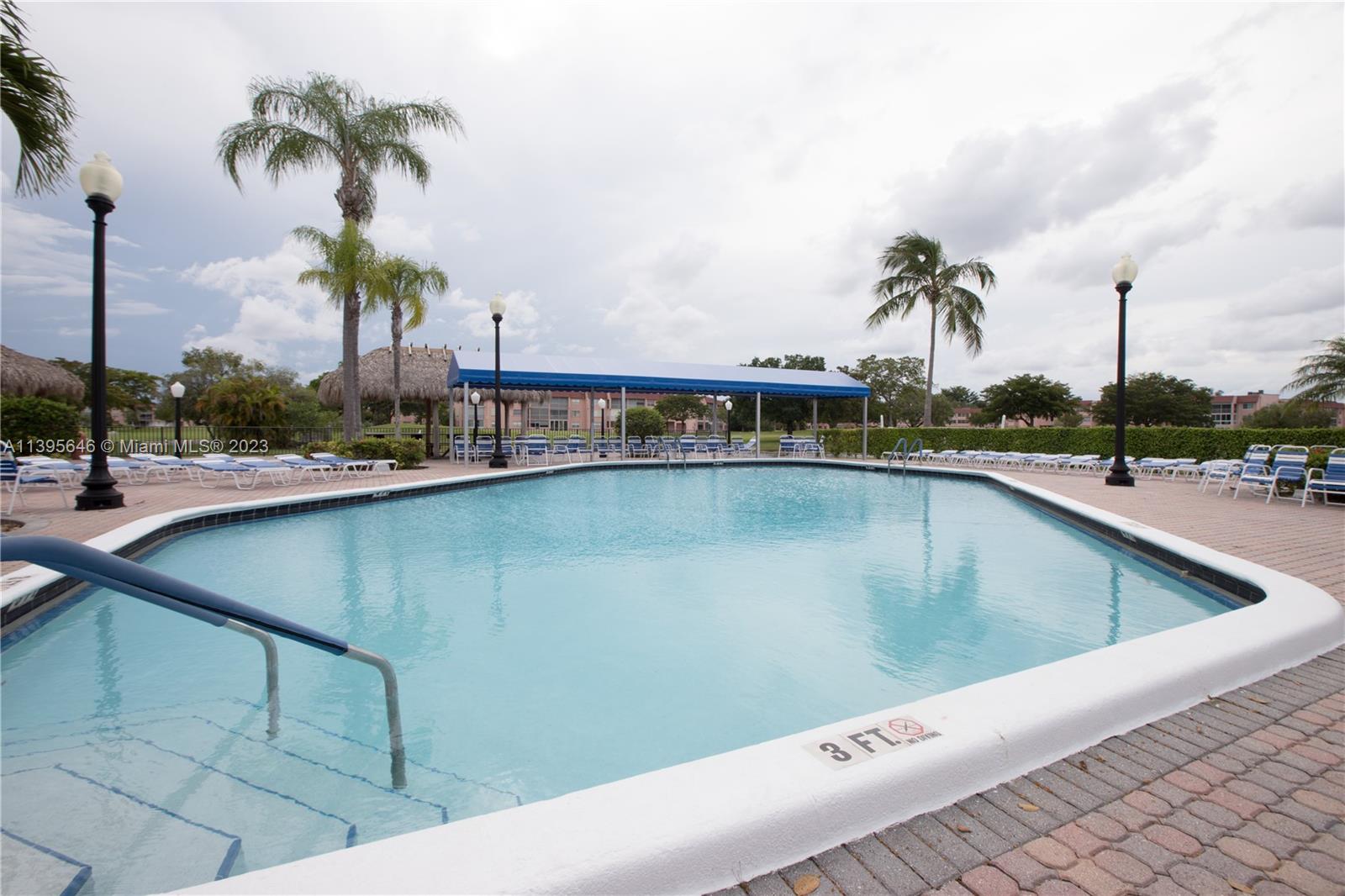 SUNRISE LAKES - Residential