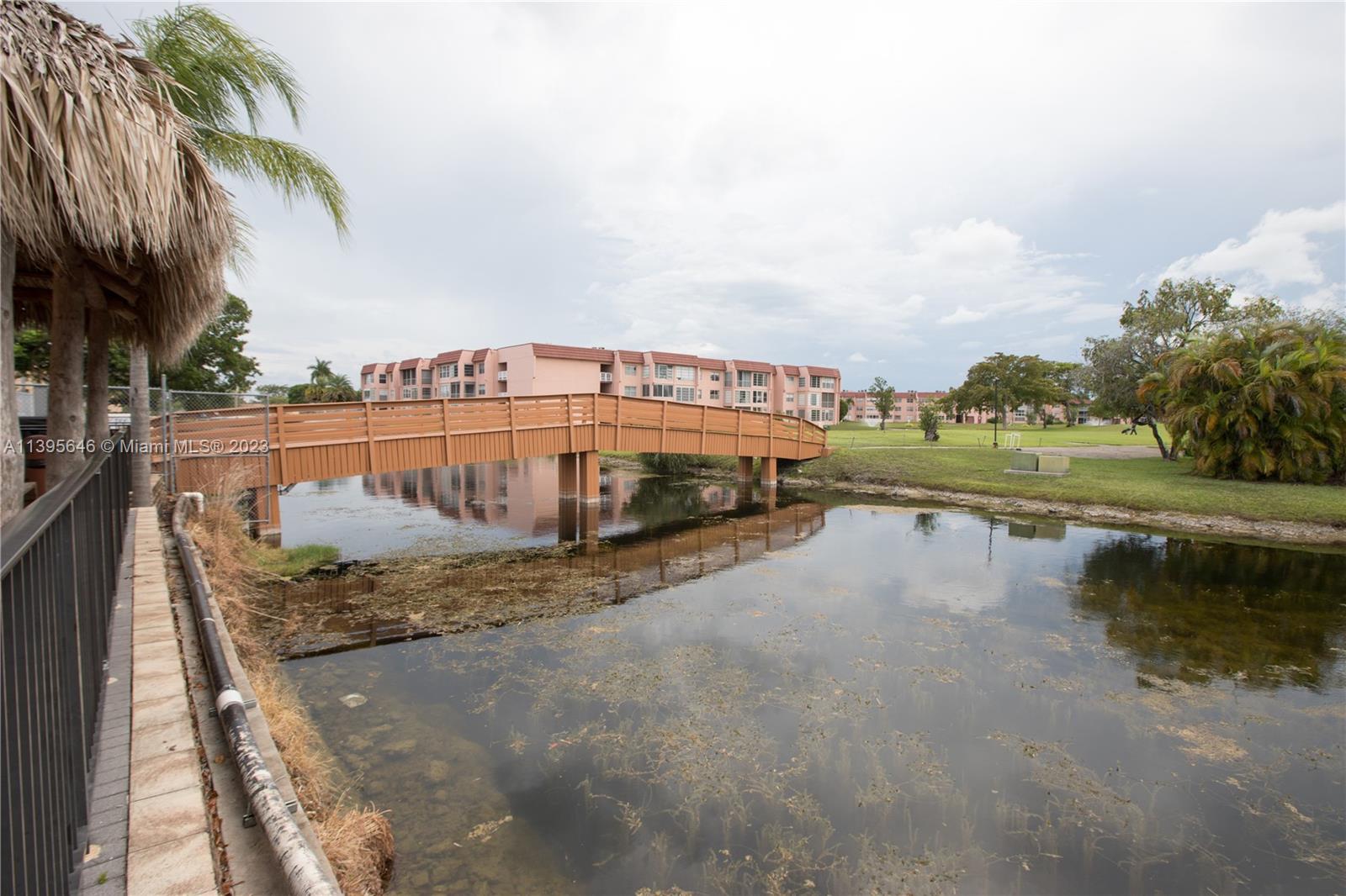 SUNRISE LAKES - Residential