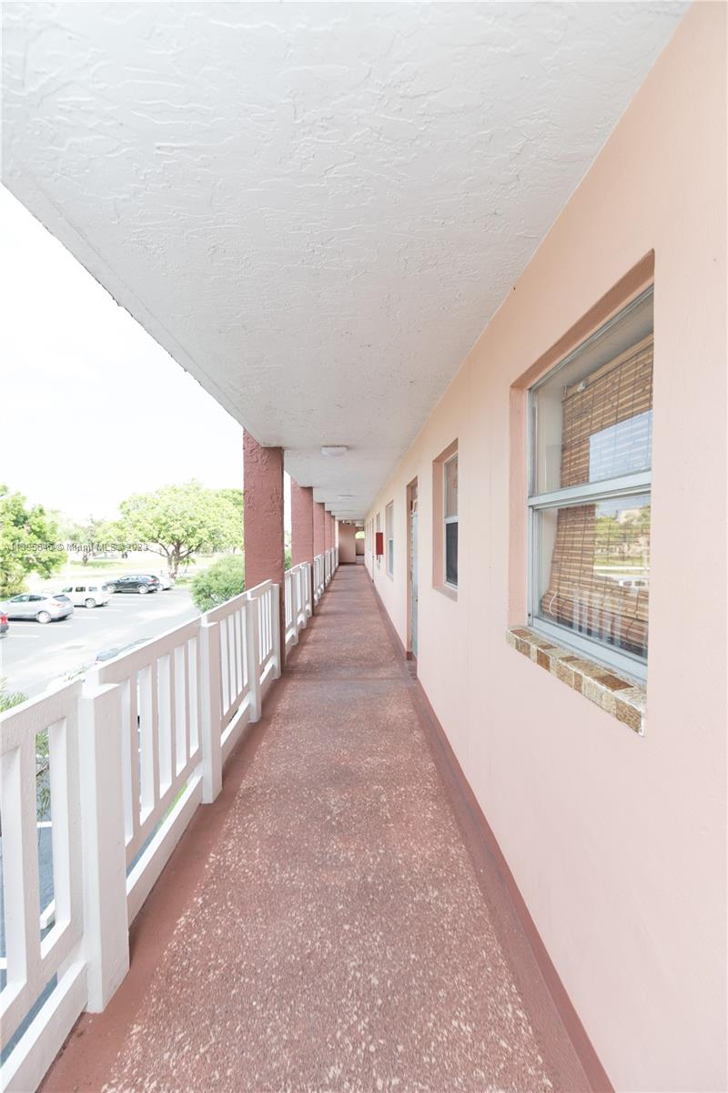 SUNRISE LAKES - Residential