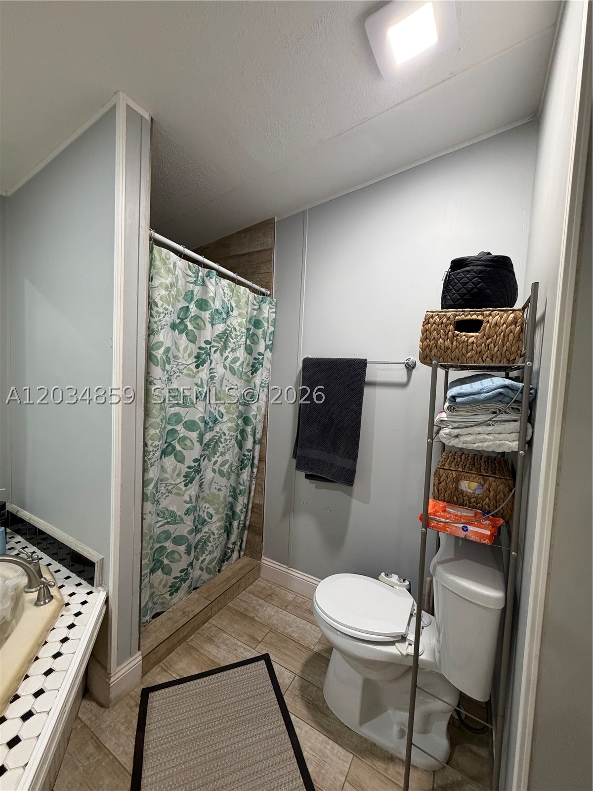 AMERICANA VILLAGE CONDO - Land