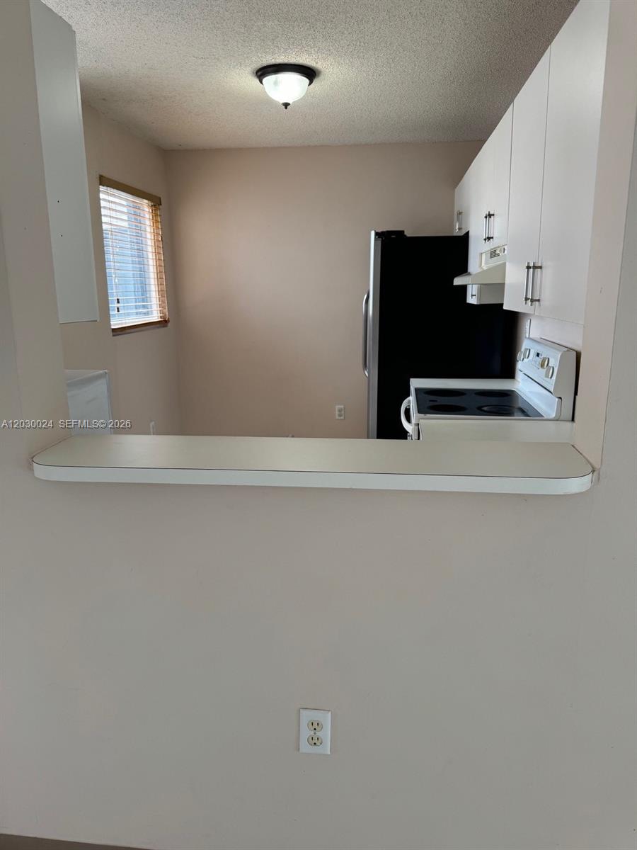 VILLA REAL CONDO NO 4 - Residential