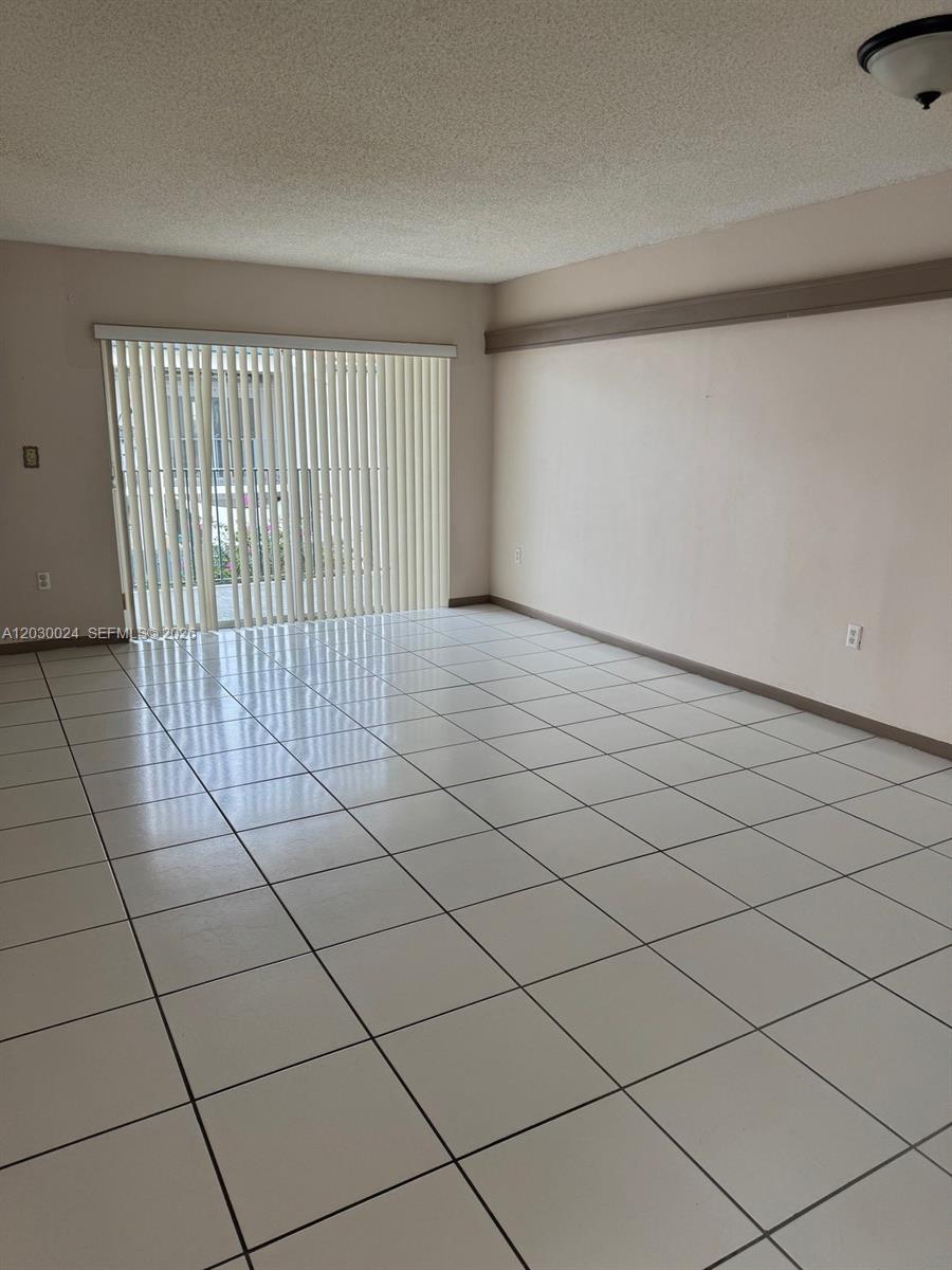 VILLA REAL CONDO NO 4 - Residential