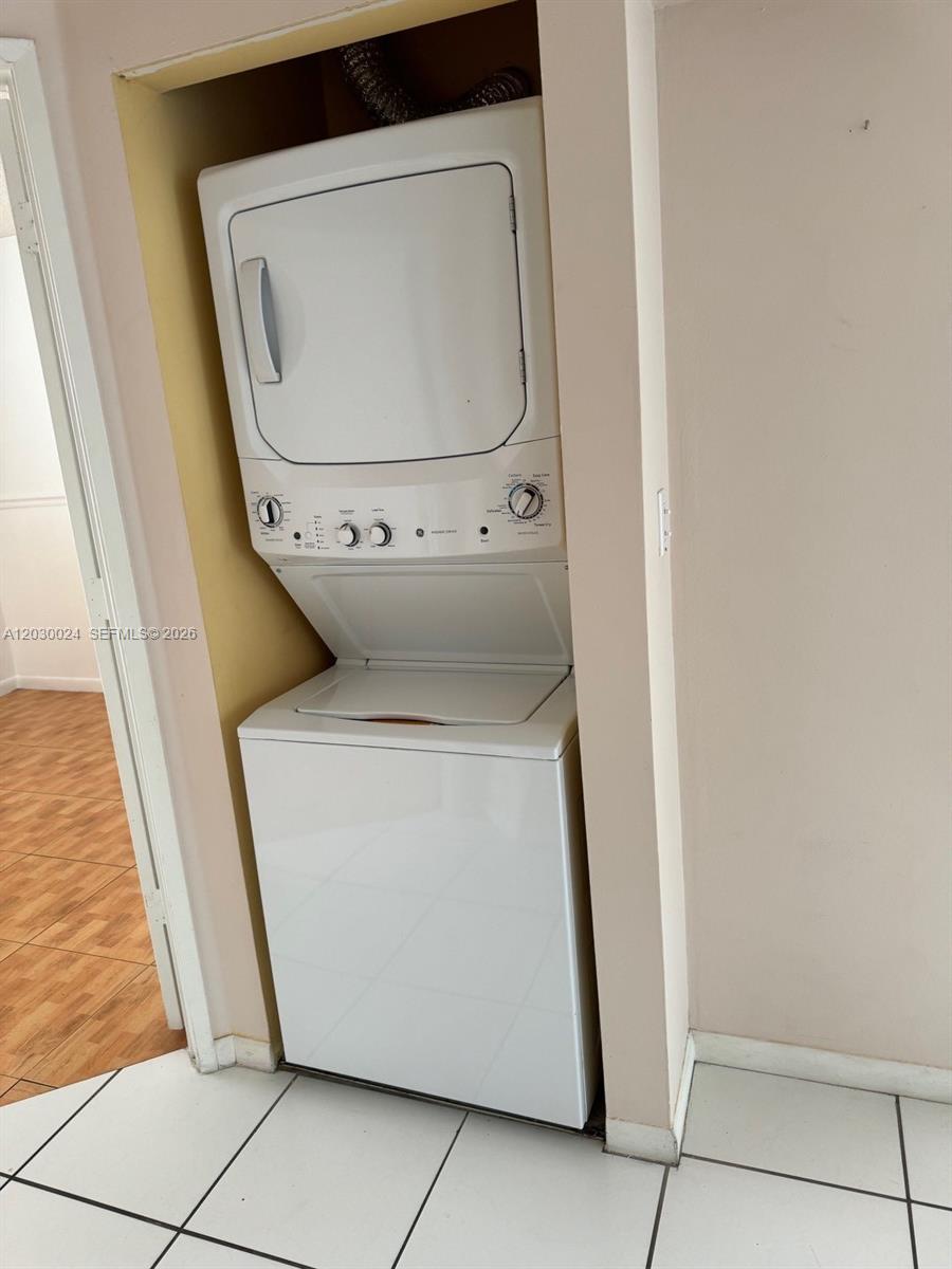 VILLA REAL CONDO NO 4 - Residential