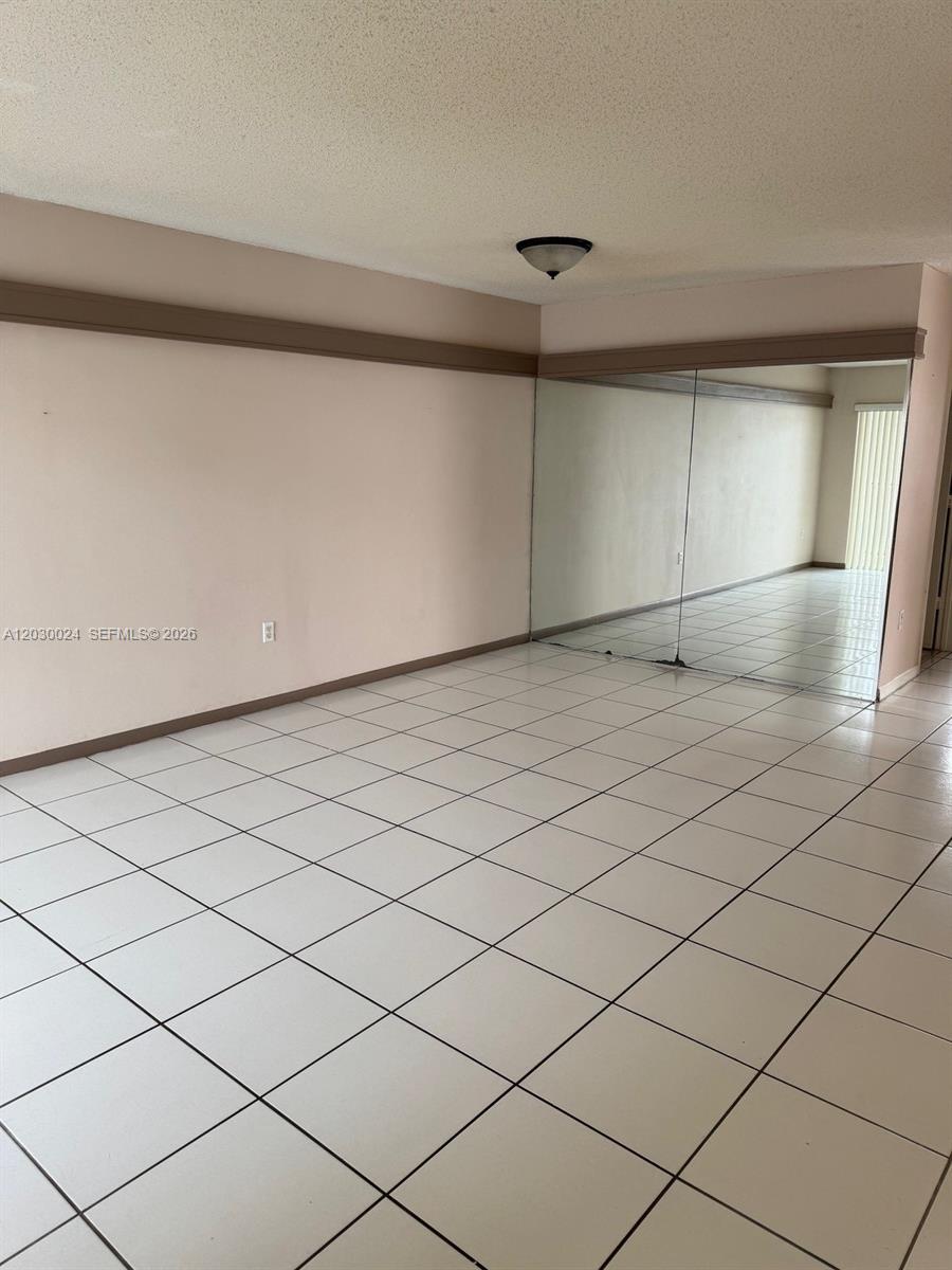 VILLA REAL CONDO NO 4 - Residential