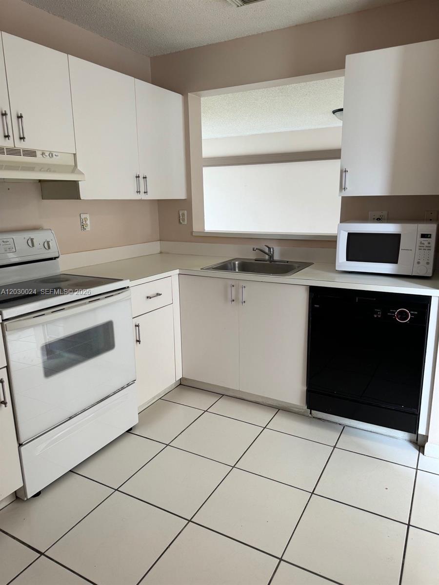 VILLA REAL CONDO NO 4 - Residential