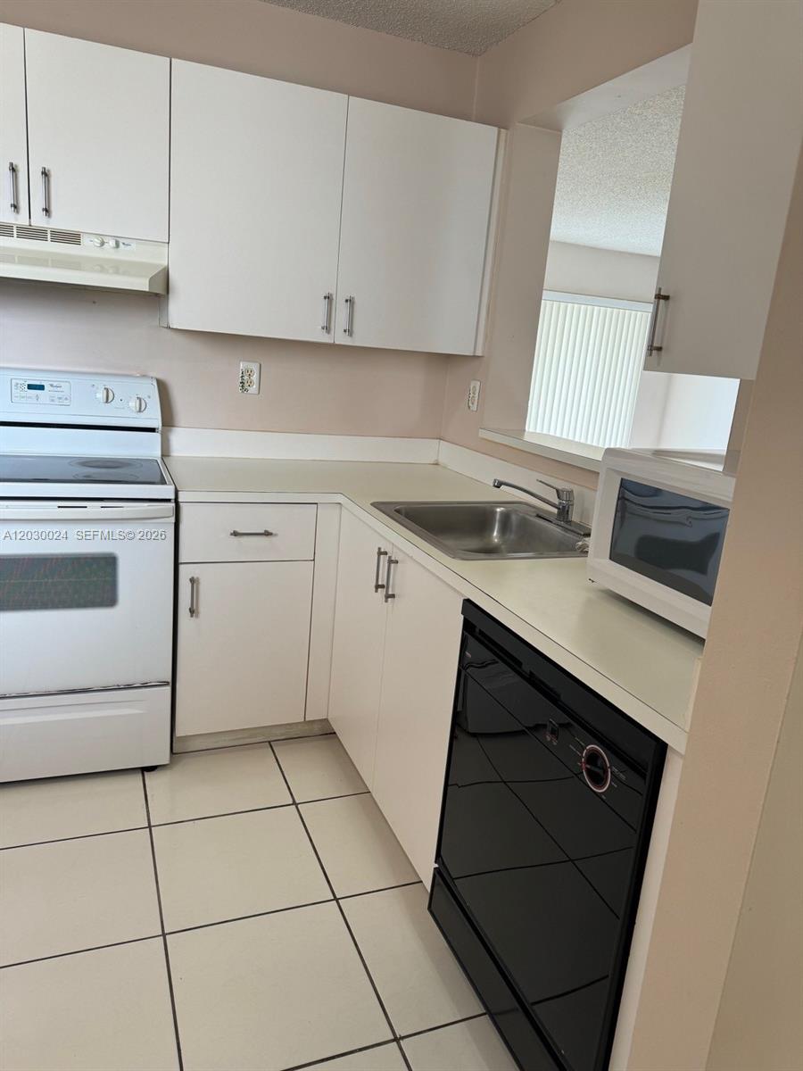 VILLA REAL CONDO NO 4 - Residential