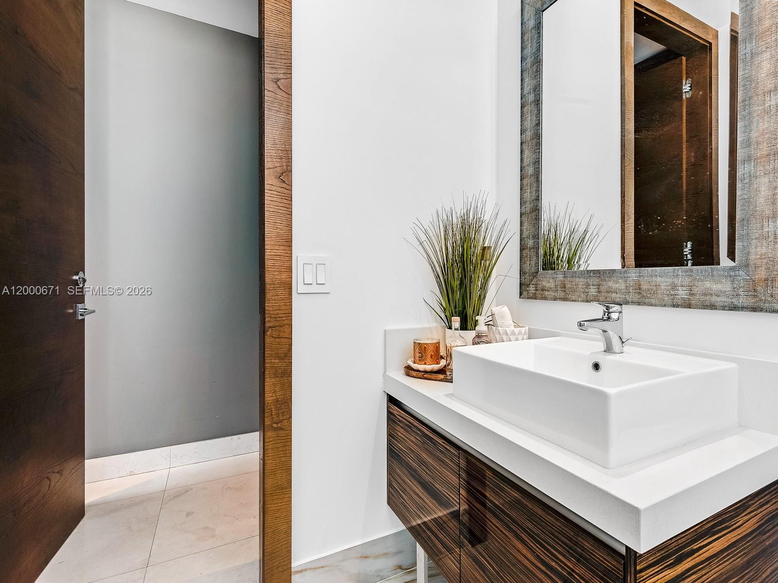 MARQUIS CONDO - Residential