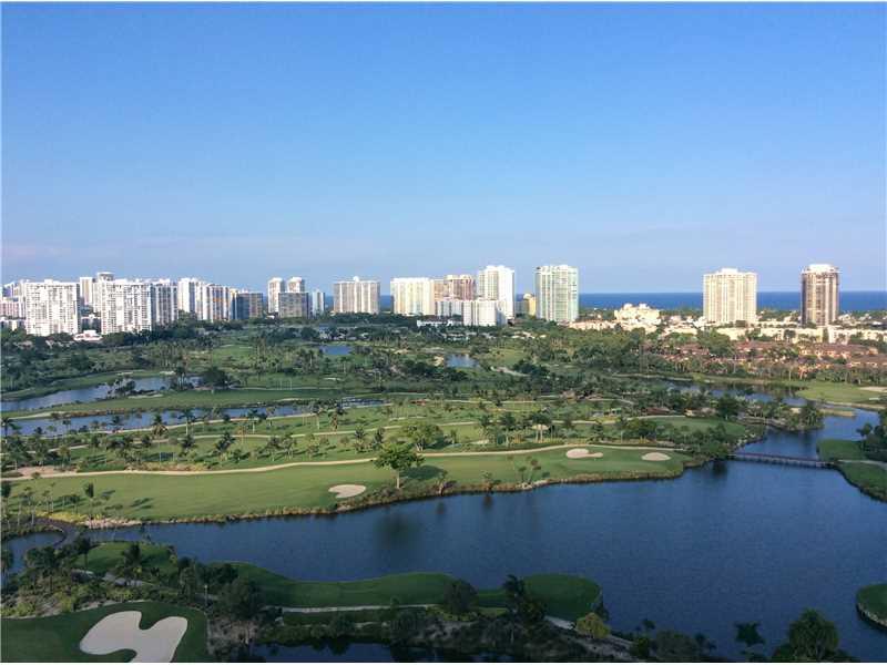 GREAT UNIT 3BDR/2BTH with breathtaking views of  Turnberrys world class golfcourse& the ocean,marble floors throughout,desired amenities gym,pool,kids park,spa treatment room,bbq tiki,minutes from the beach,walking distanse to Aventura mall, the only 3 Bd rm in the building avaliable,great opportunity!!!!