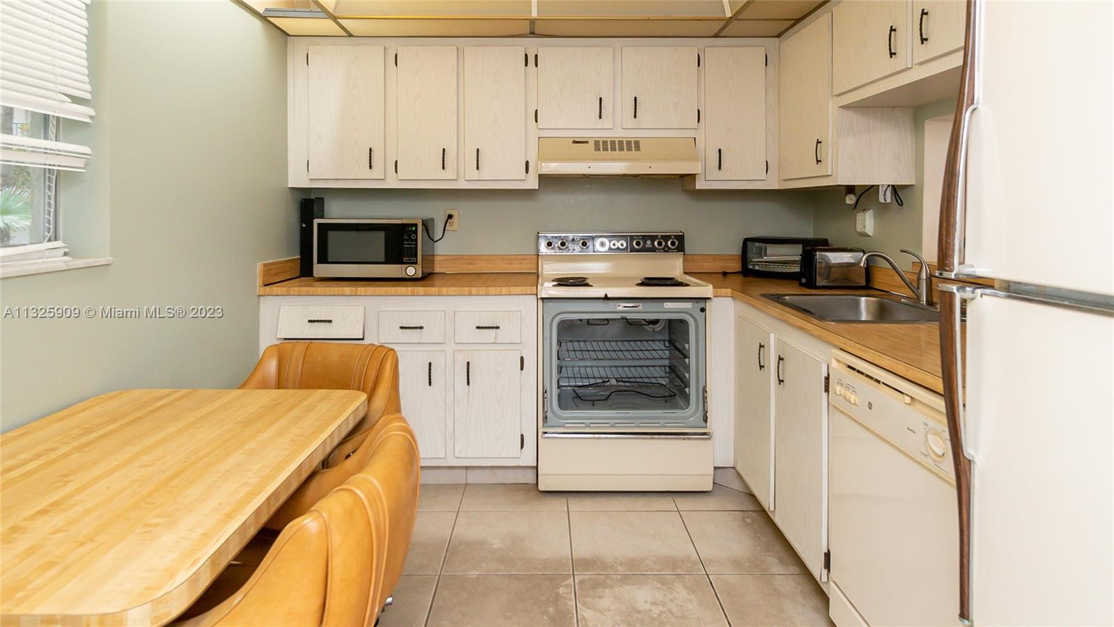 COURTYARDS OF BROWARD CON - Residential