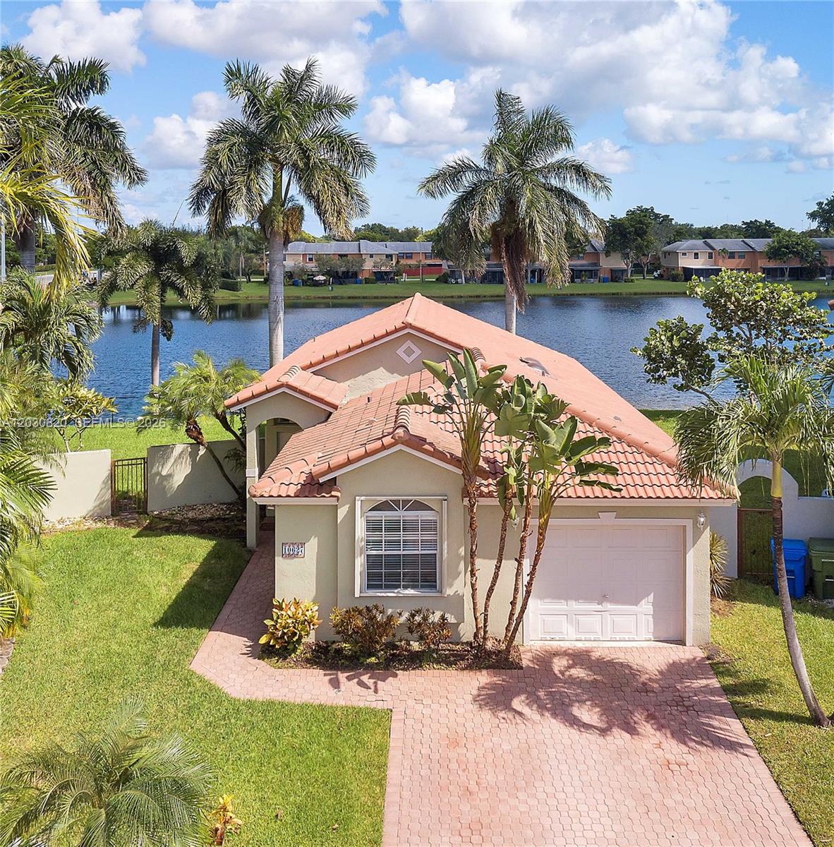 Pembroke Pointe Portraits - Residential