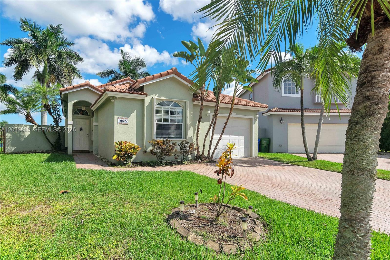 Pembroke Pointe Portraits - Residential