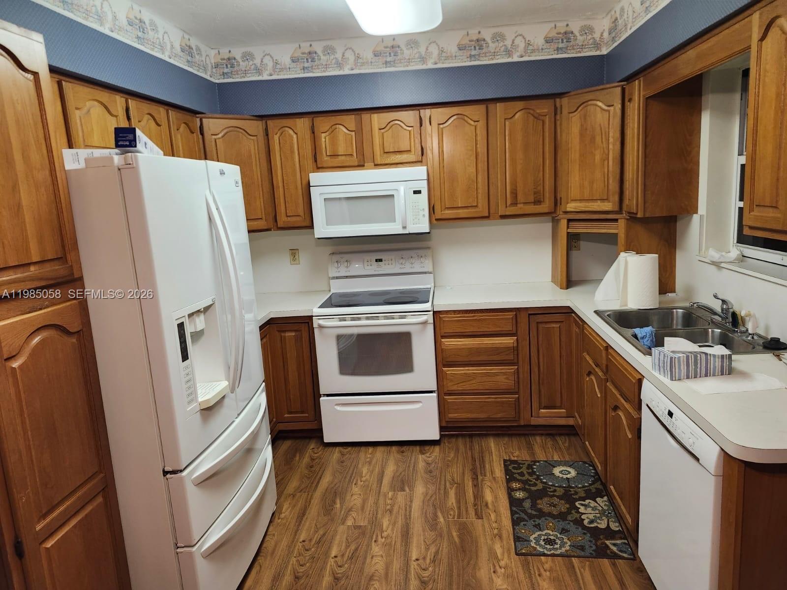 Great Starter Home in one of homesteads better neighborhoods.3 bedroonms and 2 bathrooms  1 car Garage  ,  screened cover patio and ample room for a pool,  Laundry pantry  Large back yard