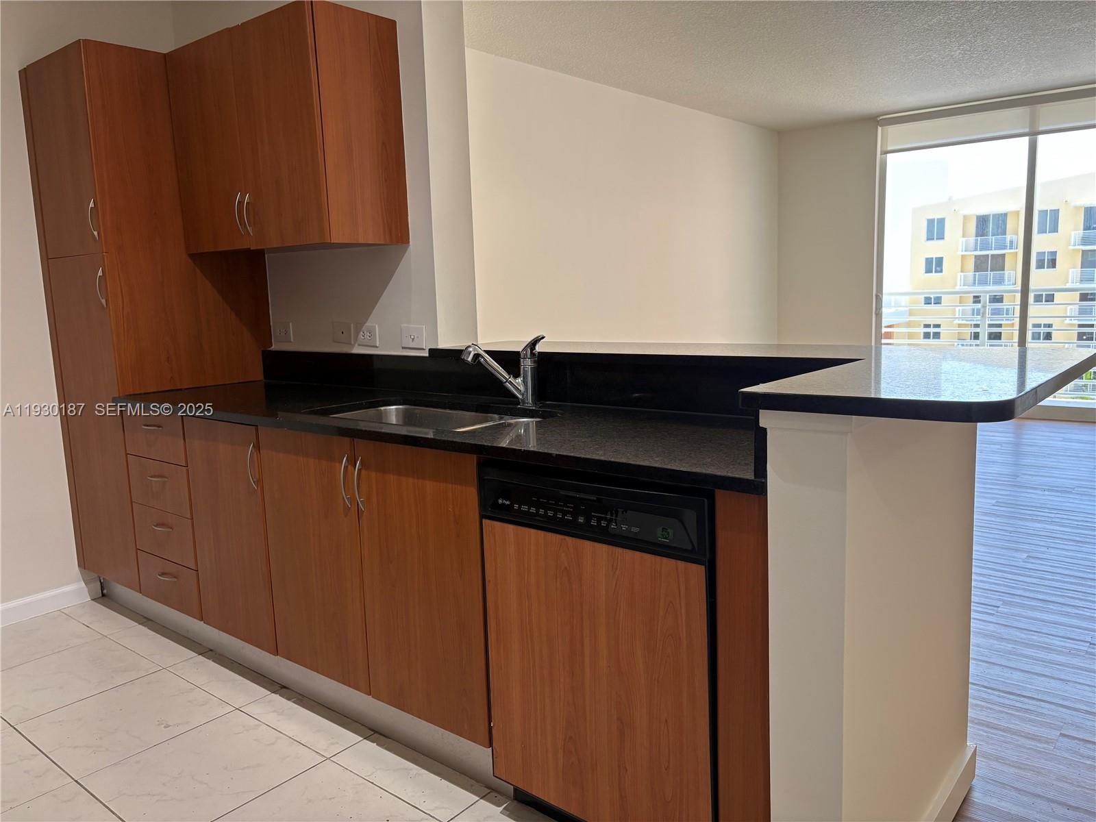 VENTURE AT AVENTURA WEST - Residential