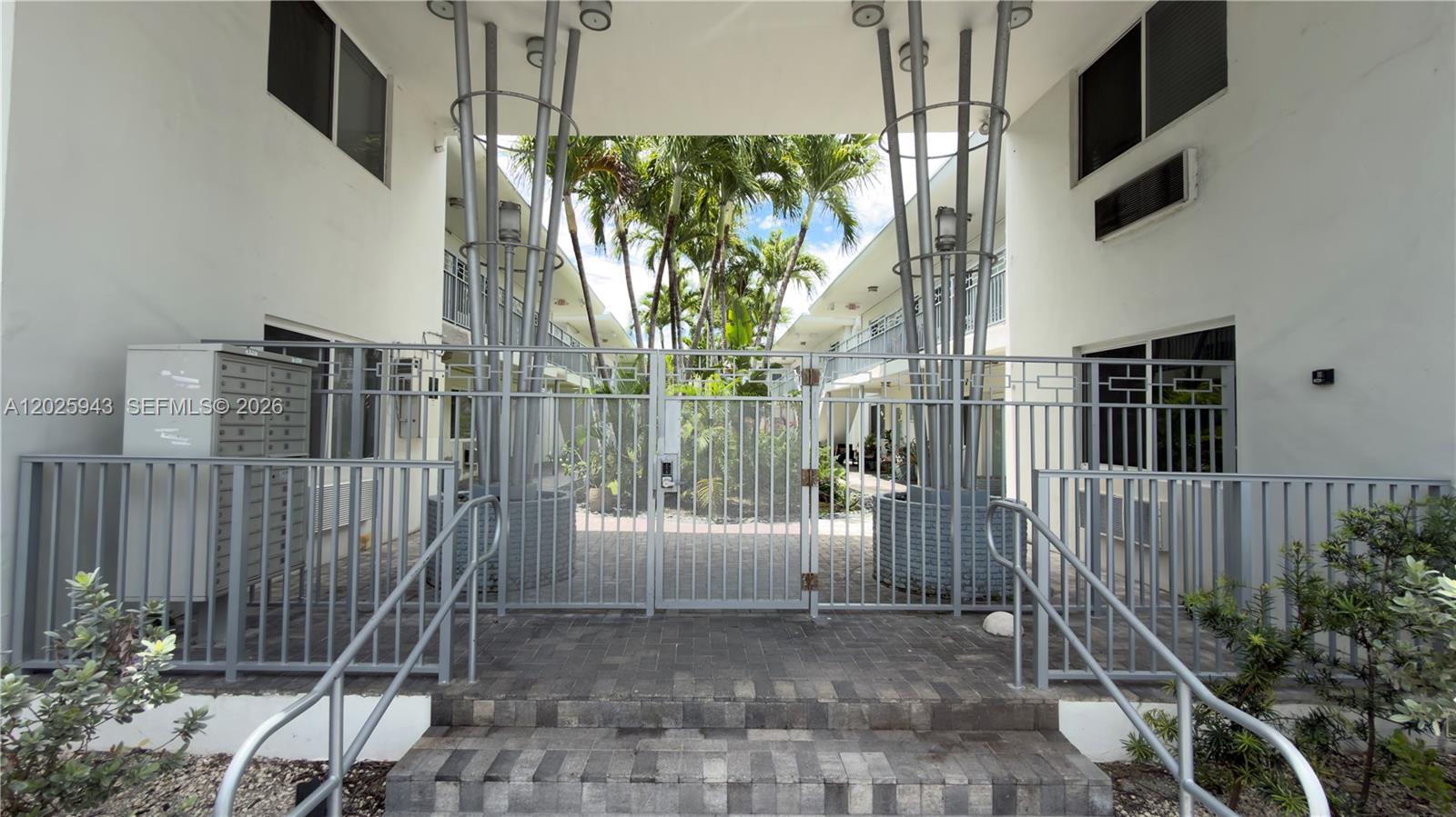 Beautifully renovated first-floor unit in a charming boutique building located in the heart of North Beach! Features ceramic flooring throughout, newer appliances, and a rare gas stove. Just steps from the beach and North Beach Oceanside Park, in a quiet residential neighborhood with ample street parking. Move-in ready and perfectly located near shops, restaurants, and parks.