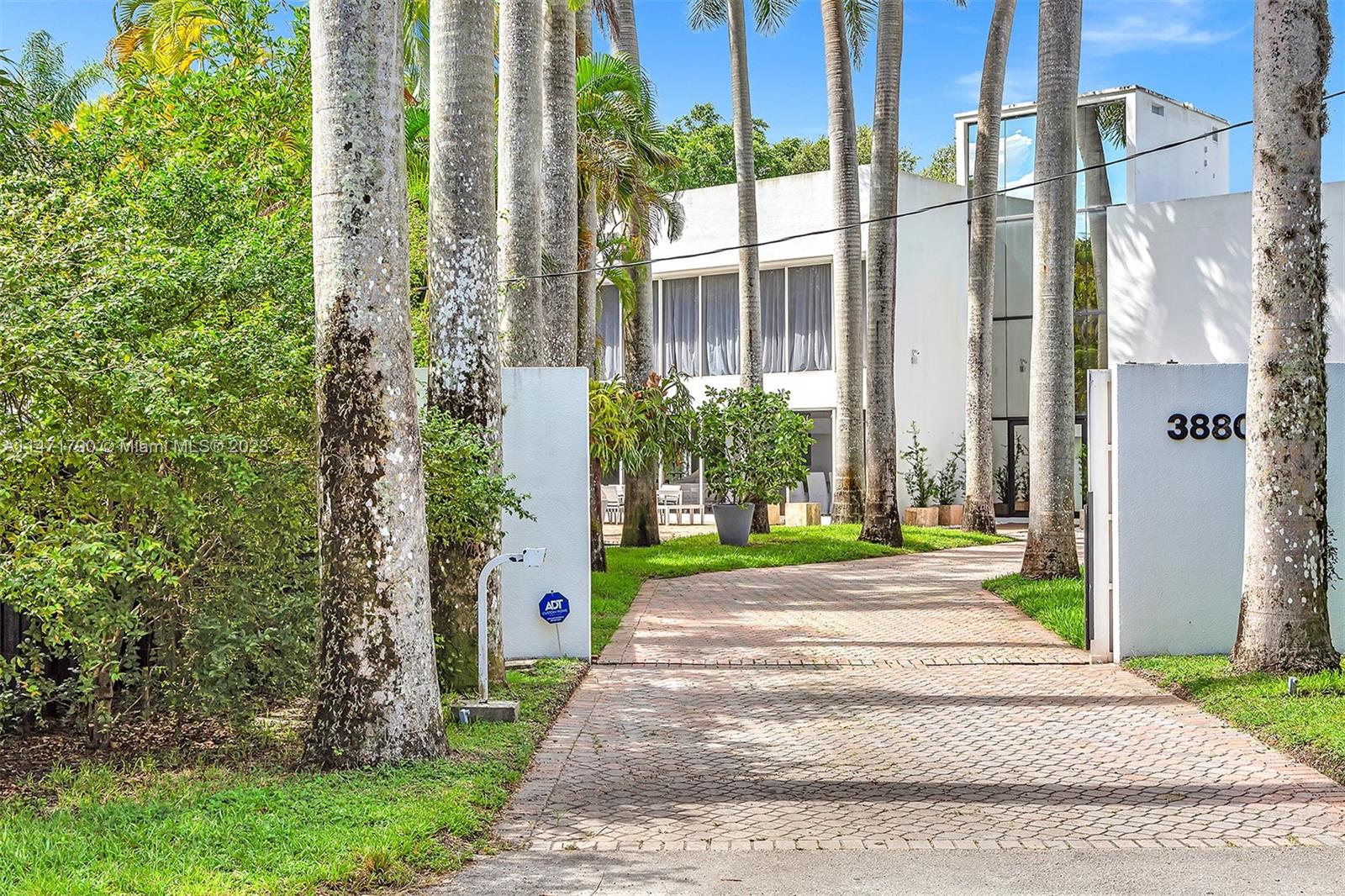 LENNOX PARK - Residential Lease