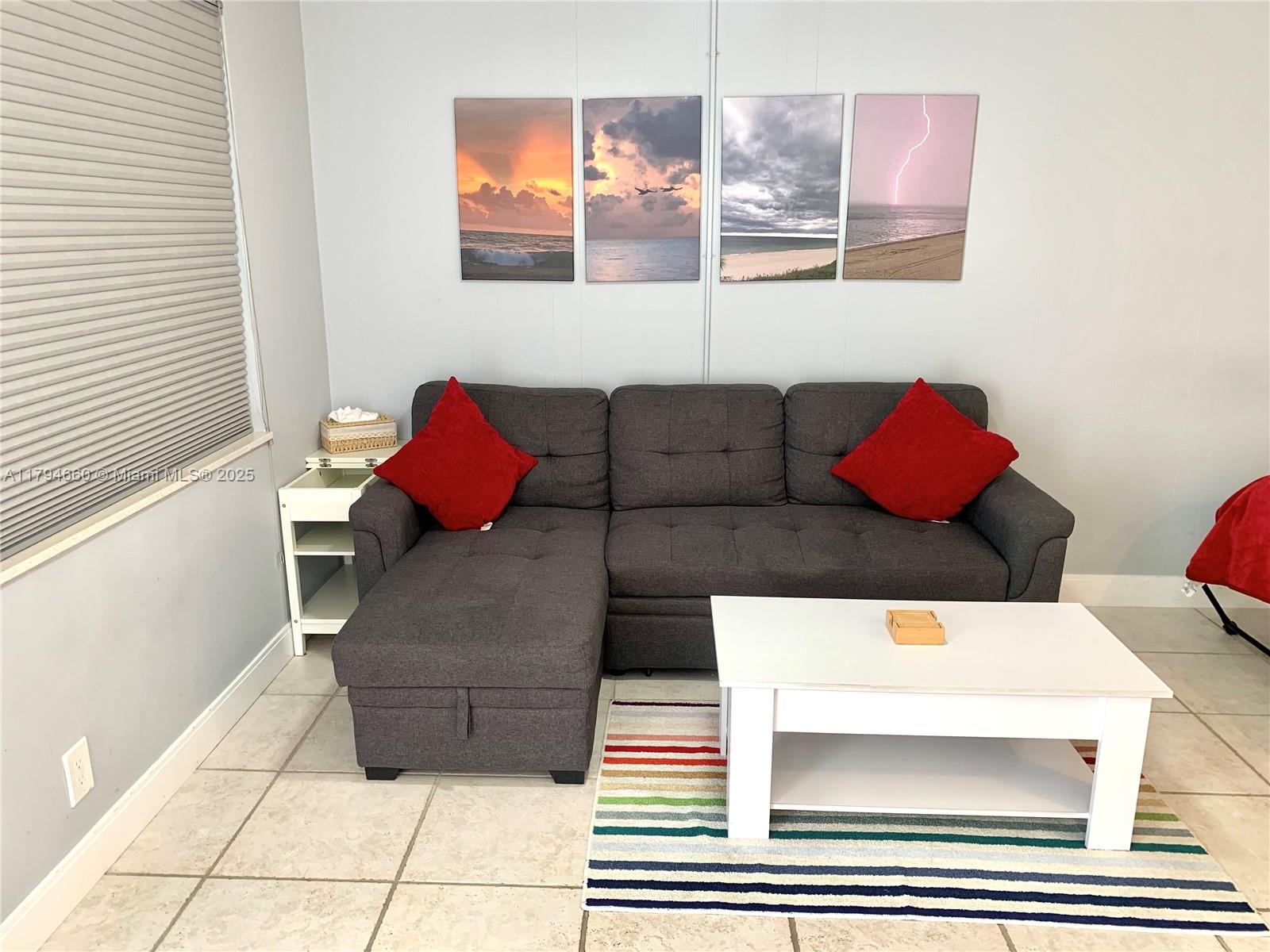 INTERNATIONAL STUDIO APT - Residential