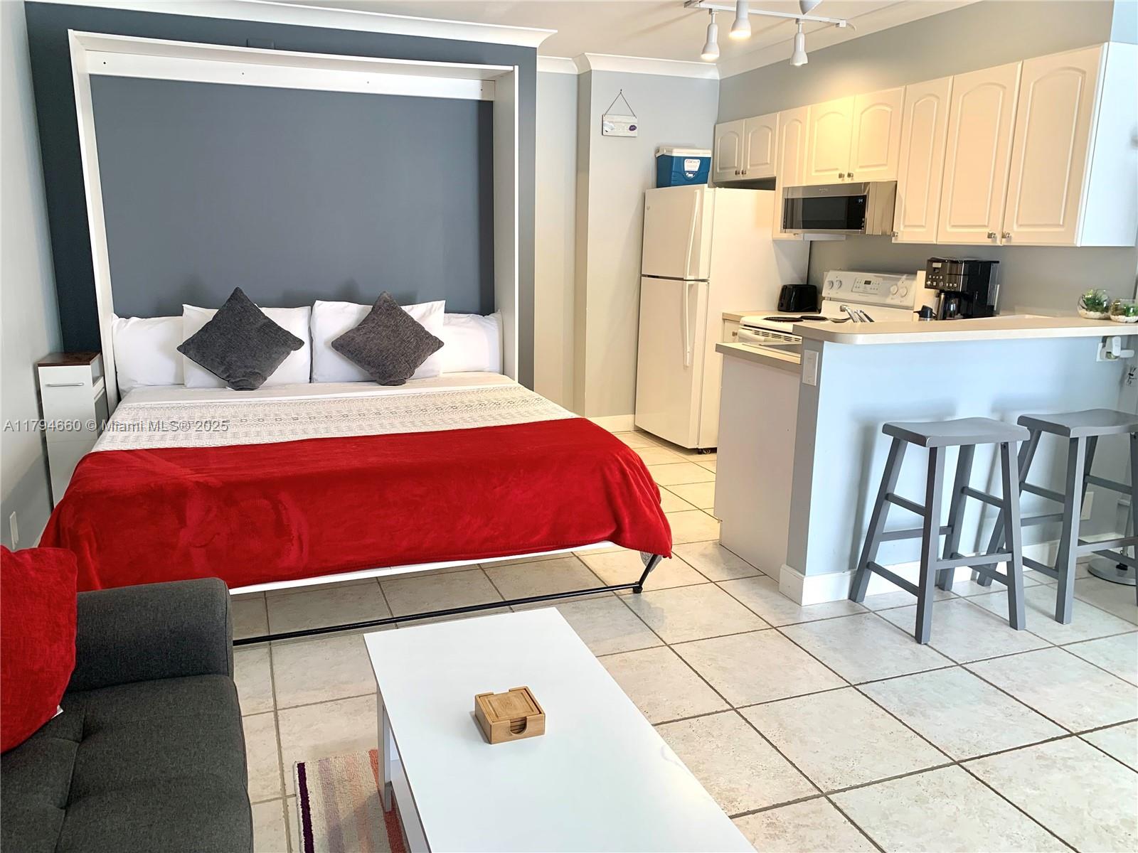 INTERNATIONAL STUDIO APT - Residential