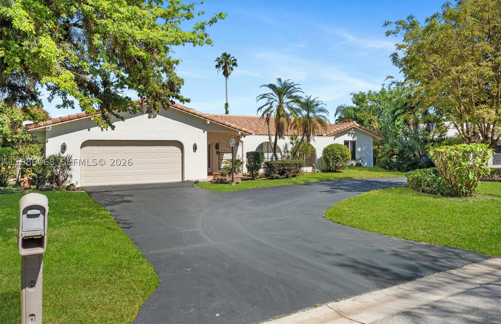 CORAL SPRINGS COUNTRY CLU - Residential