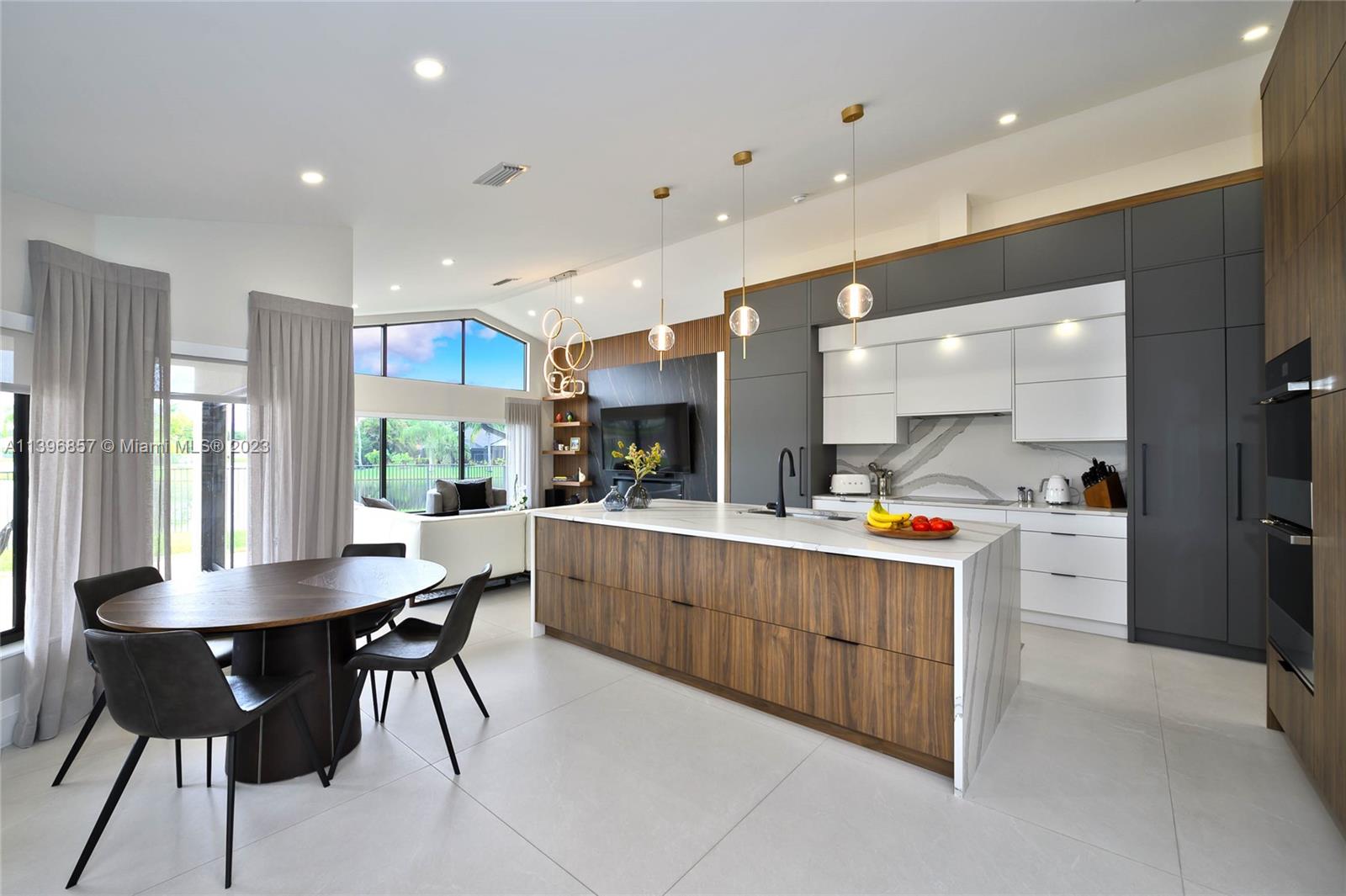 COUNTRY ISLES - Residential