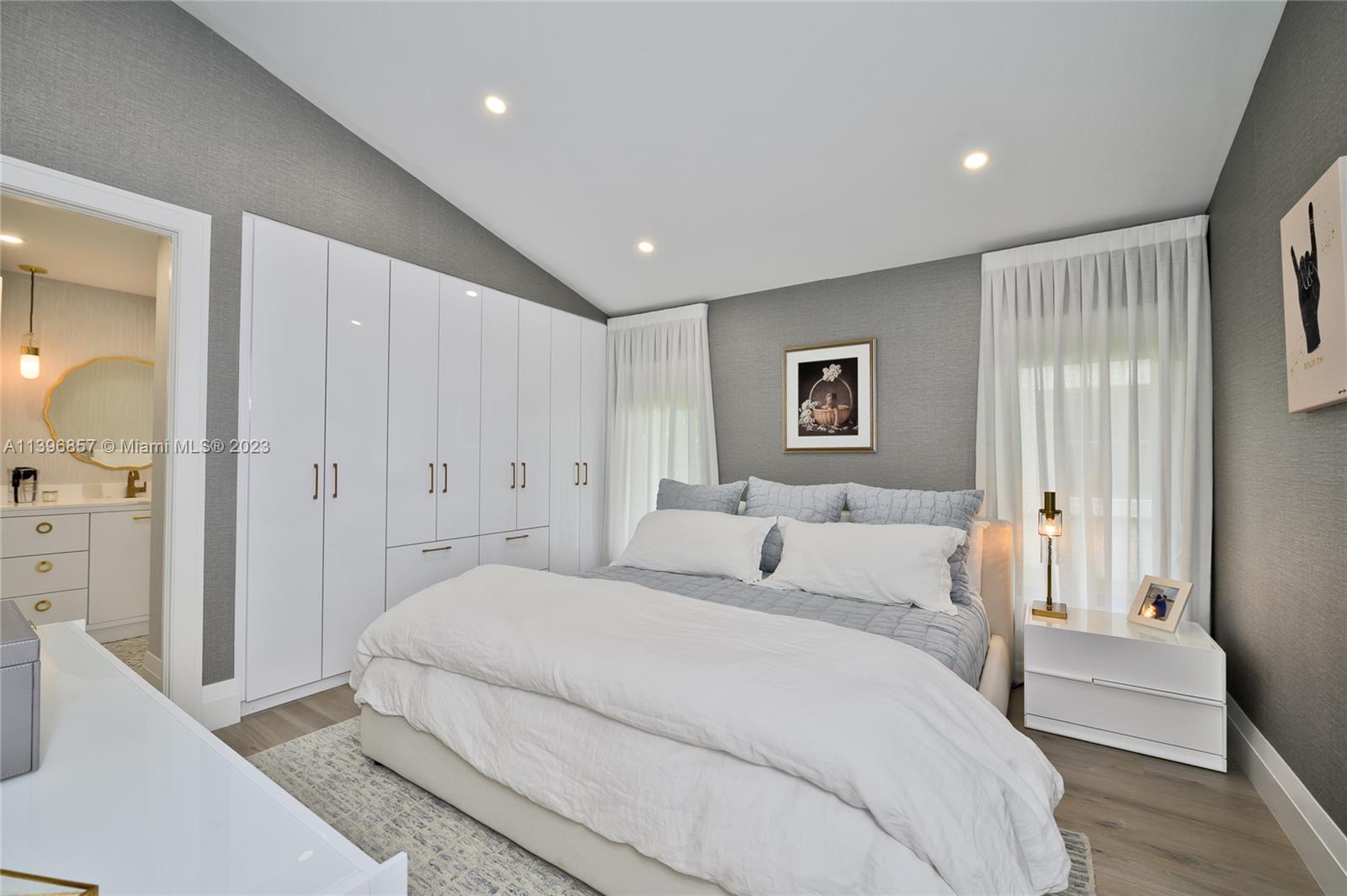 COUNTRY ISLES - Residential
