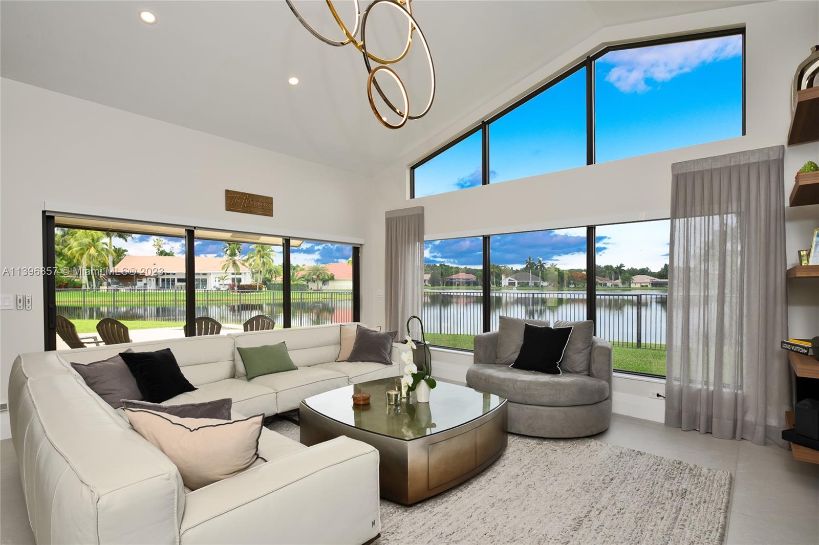COUNTRY ISLES - Residential