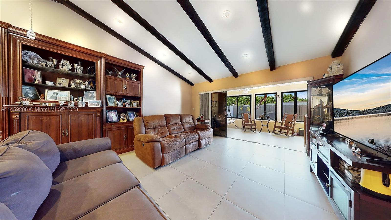 KINGS COURT WEST - Residential