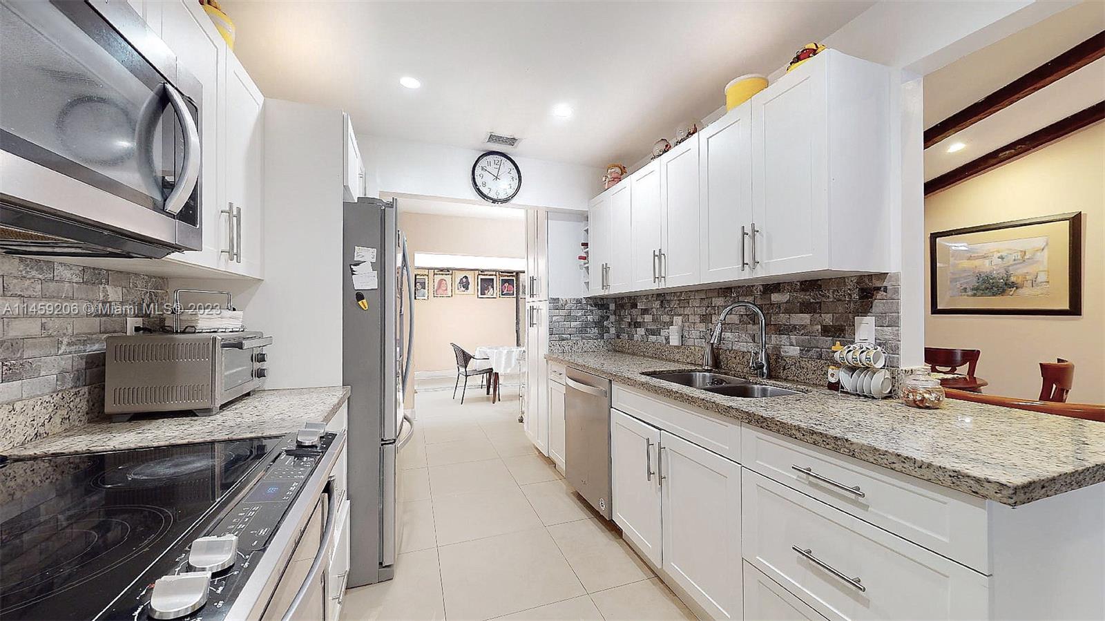 KINGS COURT WEST - Residential