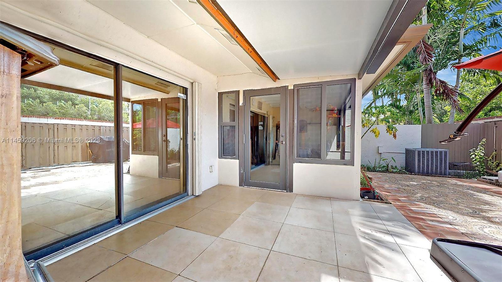 KINGS COURT WEST - Residential