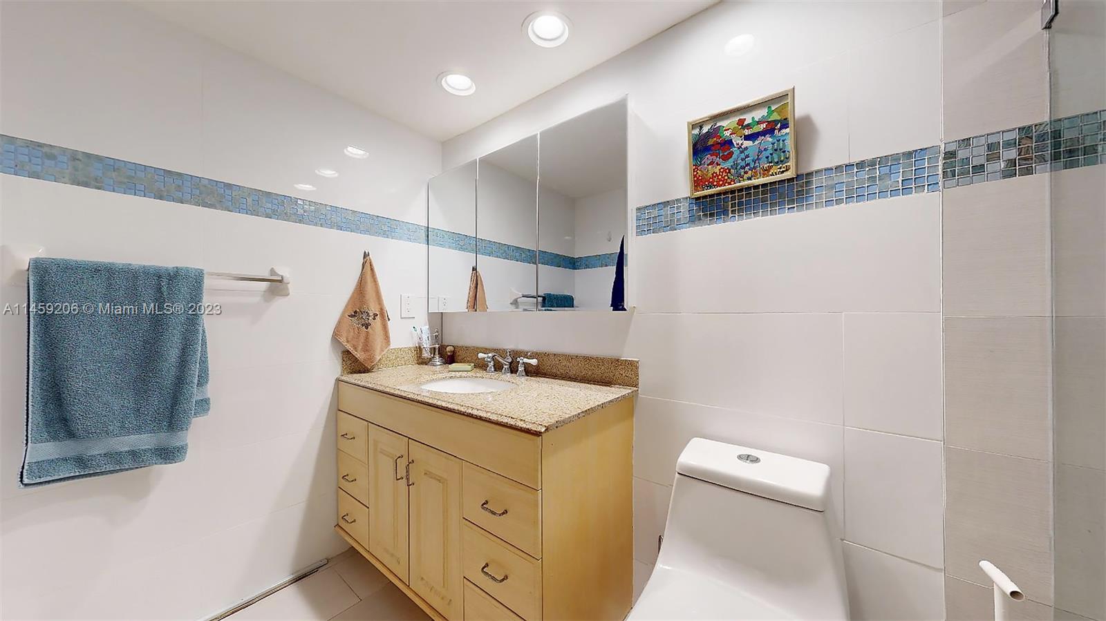 KINGS COURT WEST - Residential
