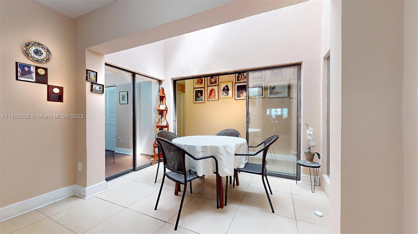 KINGS COURT WEST - Residential