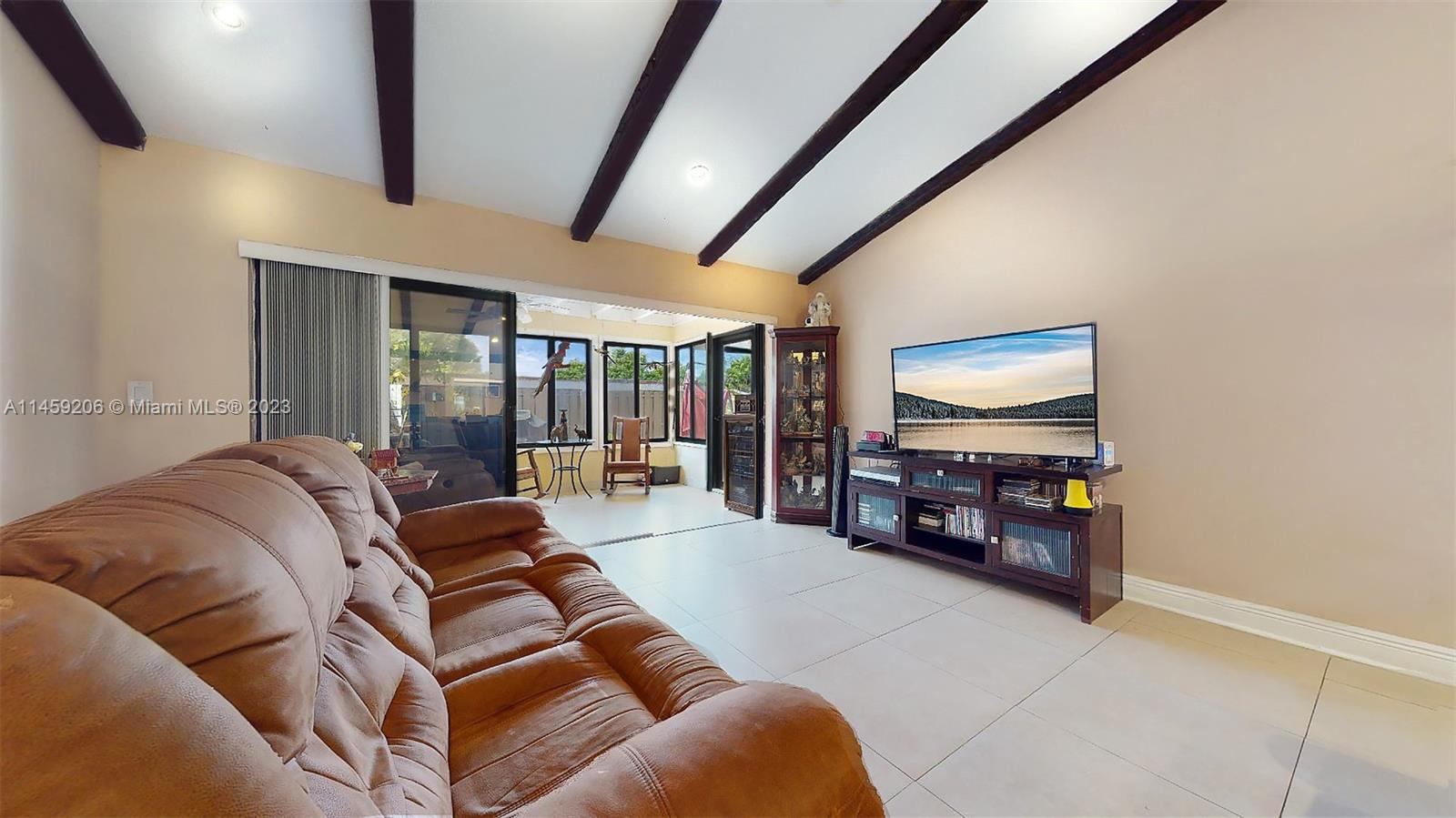 KINGS COURT WEST - Residential