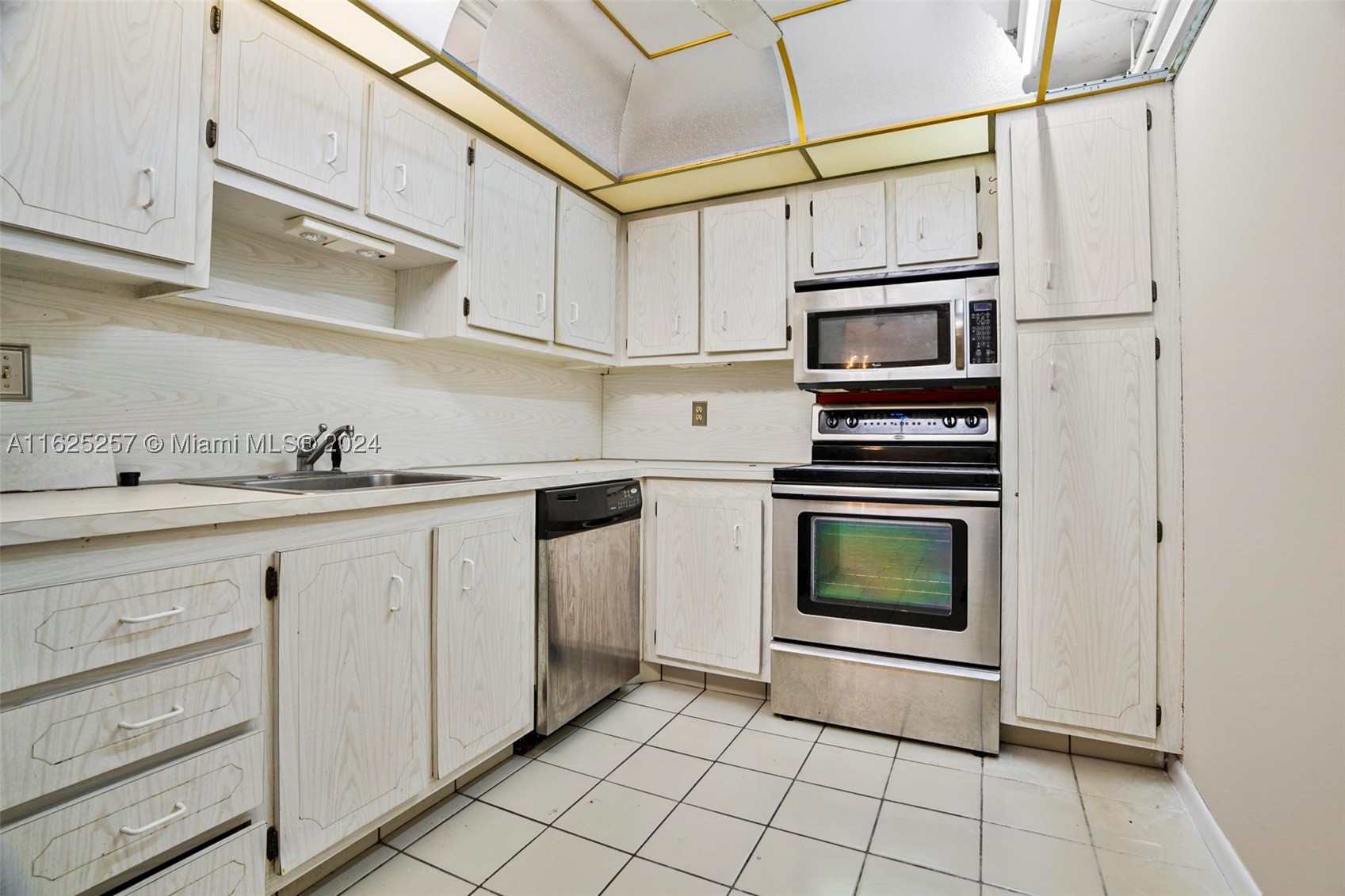 PARK PLACE CONDOMINIUM NO - Residential