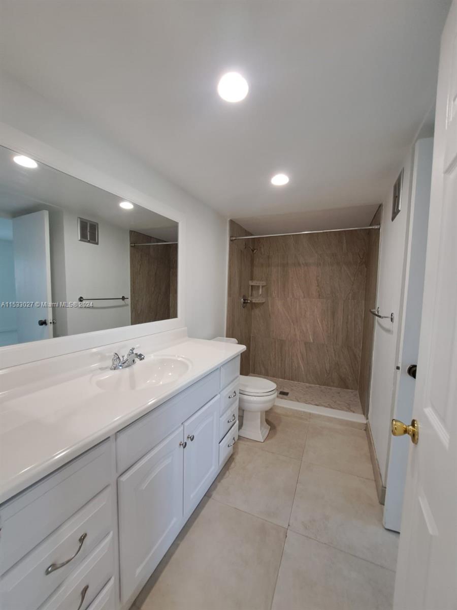RACQUET CLUB 1 AT BONAVEN - Residential Lease