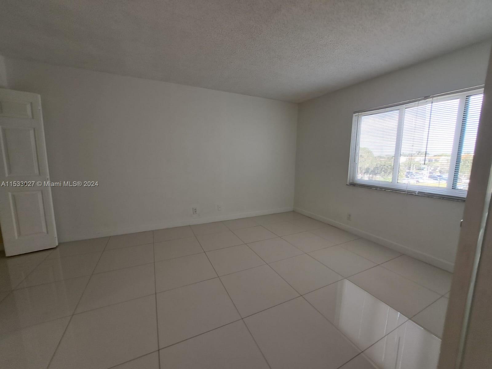 RACQUET CLUB 1 AT BONAVEN - Residential Lease