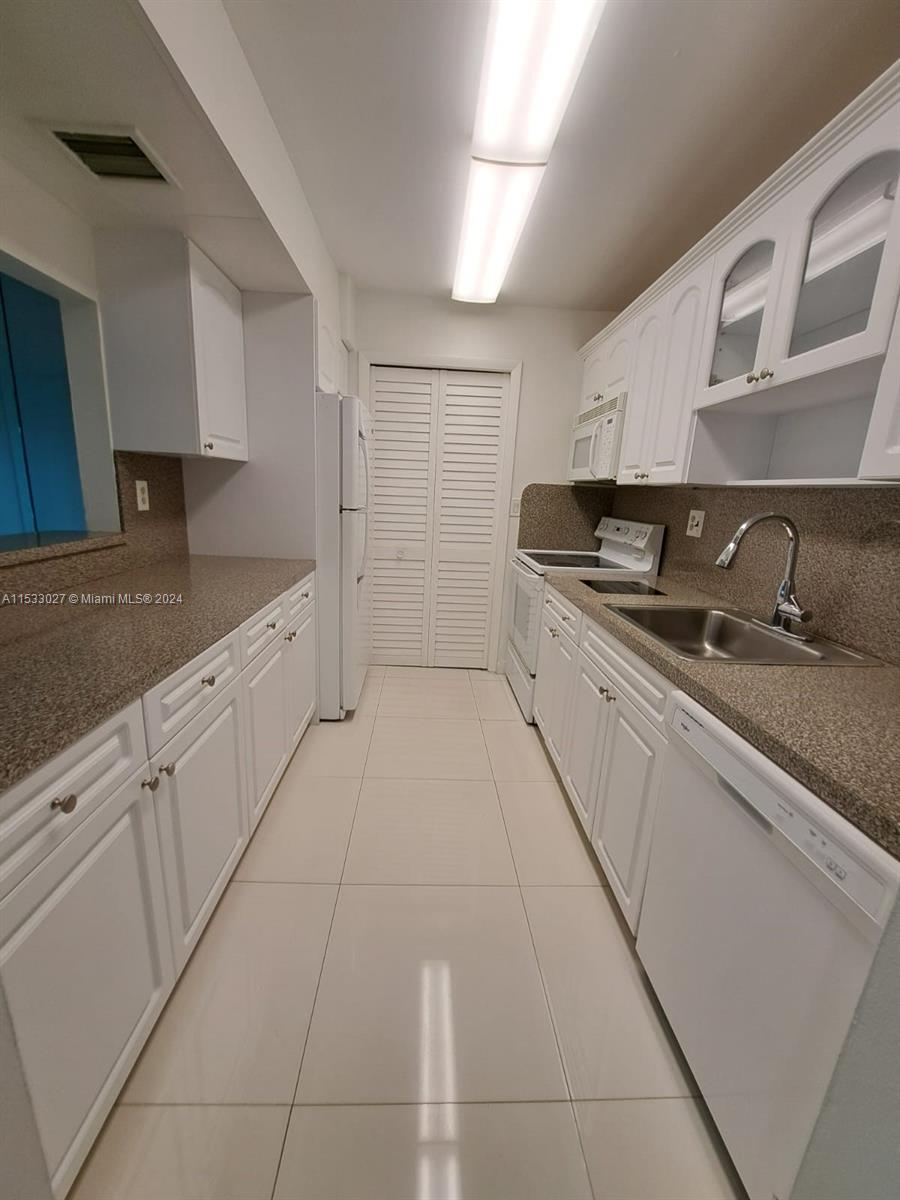 RACQUET CLUB 1 AT BONAVEN - Residential Lease