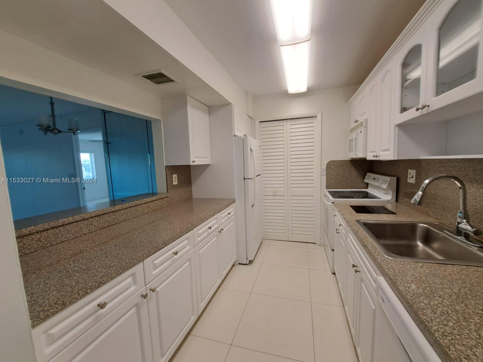 COMPLETELY REMODELED, WITH 2 BEDROOMS AND 2 FULL BATHROOMS CONDO IN A LOBBY ELEVATOR BUILDING. BOTH BATHROOM SHOWERS REMODELED. PAINTED IN NEUTRAL COLORS, GEORGEOUS AND LARGE PORCELAIN NEUTRAL TILE THROUGHTOUT. IMPACT GLASS WINDOWS, SCREENED BALCONY. THE TENANTS WILL HAVE FULL ACCESS TO BONAVENTURE TOWN CENTER CLUB. ***PROPERTY IS TENANT OCCUPIED BUT EASY TO SHOW- PLEASE GO TO SHOW ASSIST TO SCHEDULE SHOWING*** PLEASE PROVIDE AT LEAST 12 H NOTICE***
