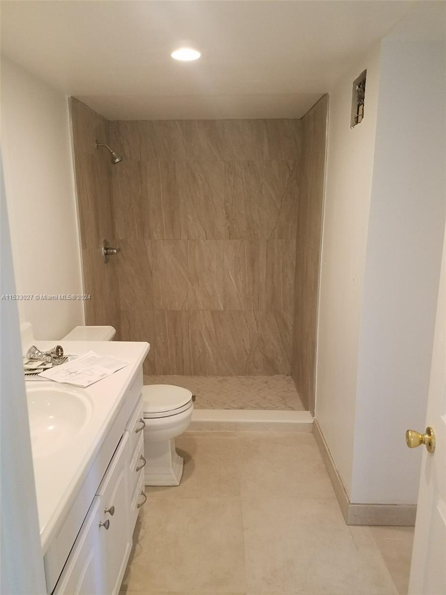 RACQUET CLUB 1 AT BONAVEN - Residential Lease