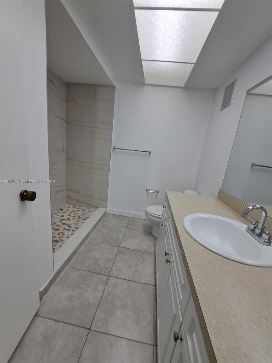 RACQUET CLUB 1 AT BONAVEN - Residential Lease