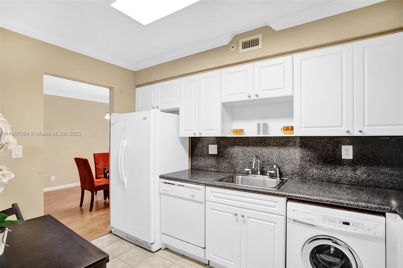 WAVE CONDO - Residential Lease