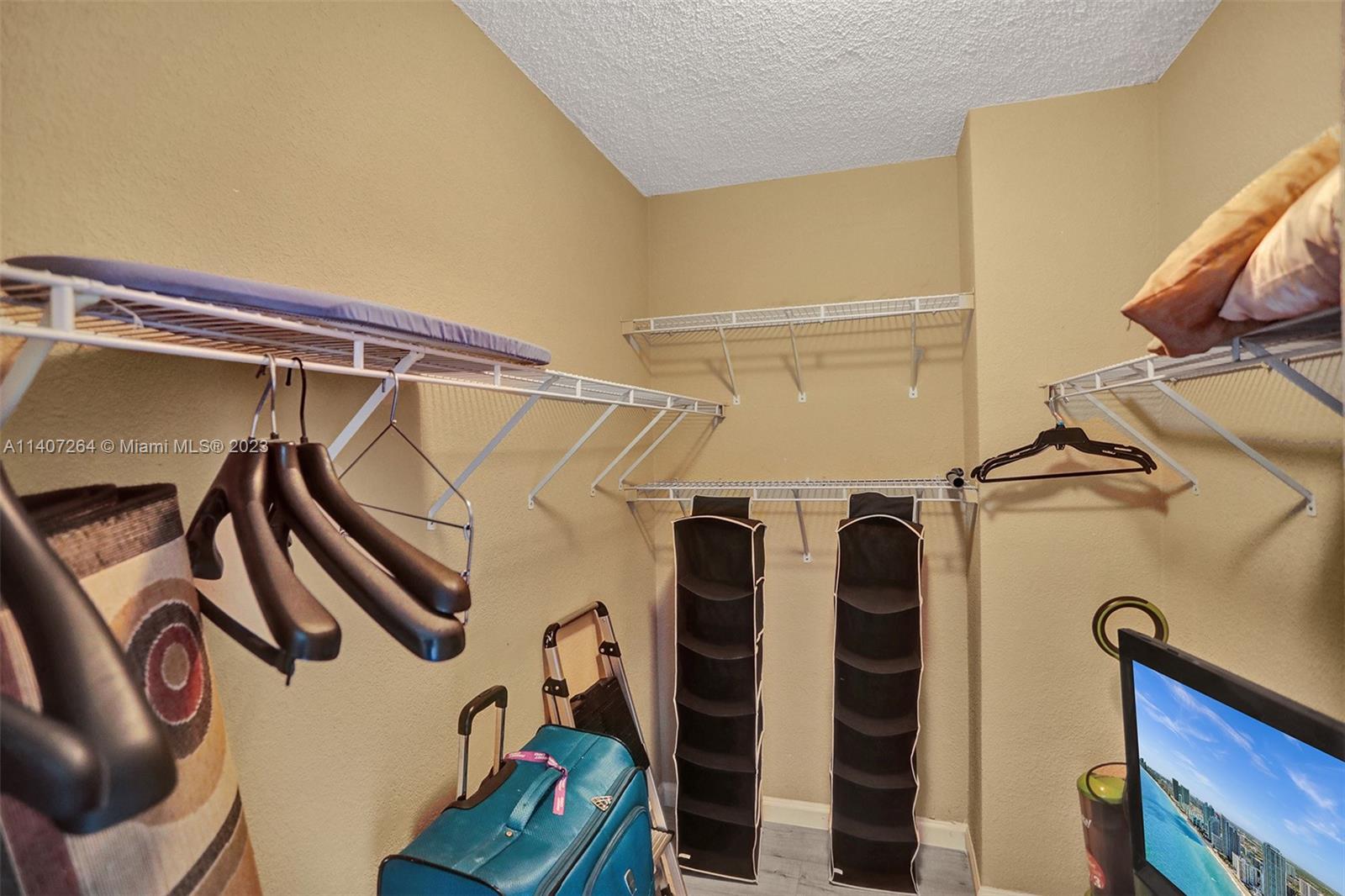 WAVE CONDO - Residential Lease
