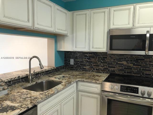 VILLAS AT LAKEVIEW CONDO - Residential