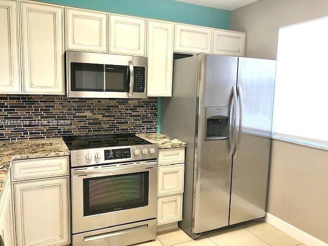 VILLAS AT LAKEVIEW CONDO - Residential