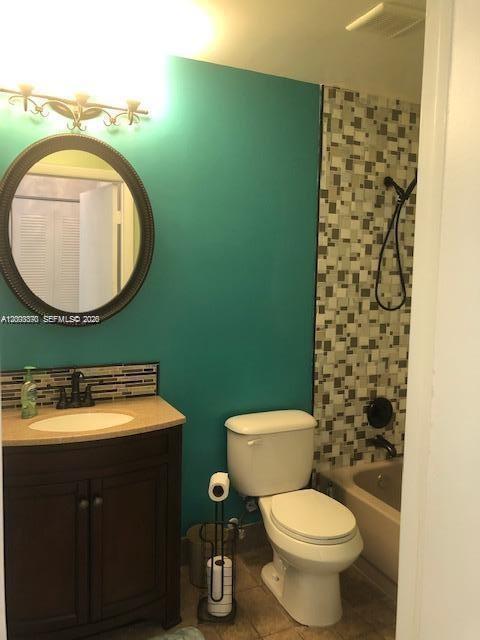 VILLAS AT LAKEVIEW CONDO - Residential