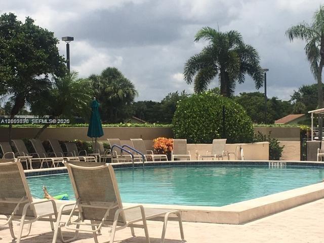 VILLAS AT LAKEVIEW CONDO - Residential