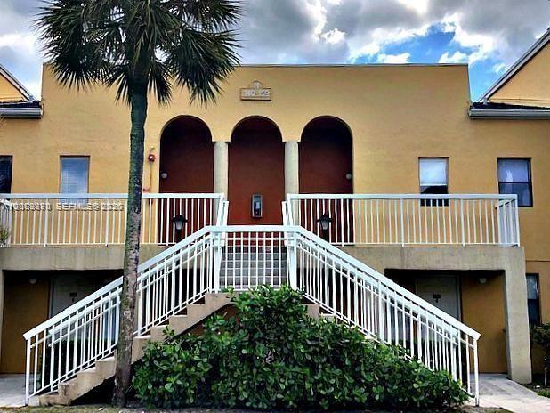 VILLAS AT LAKEVIEW CONDO - Residential
