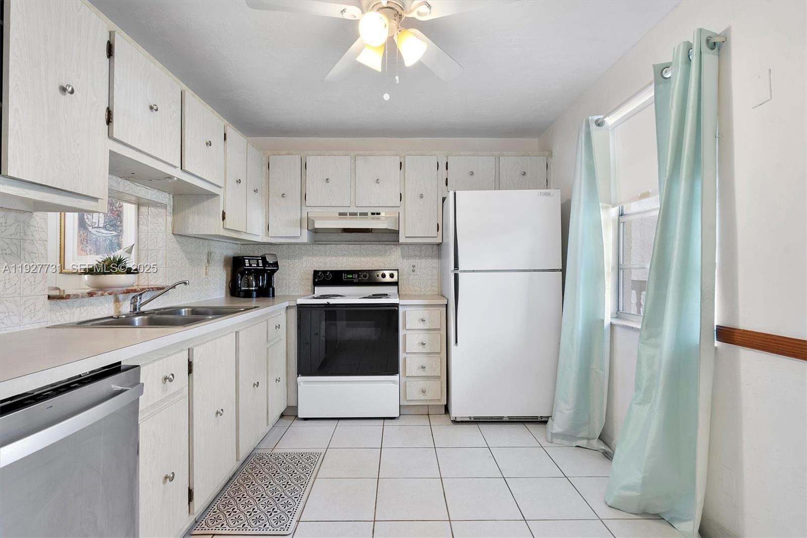 MEADOWBROOK LAKES CONDO - Residential