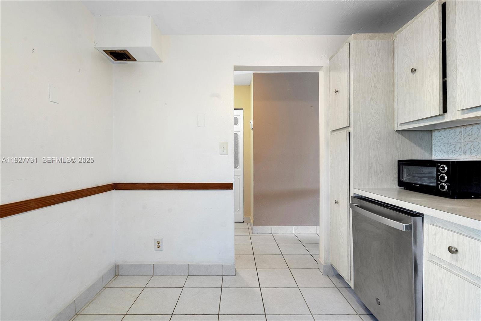 MEADOWBROOK LAKES CONDO - Residential