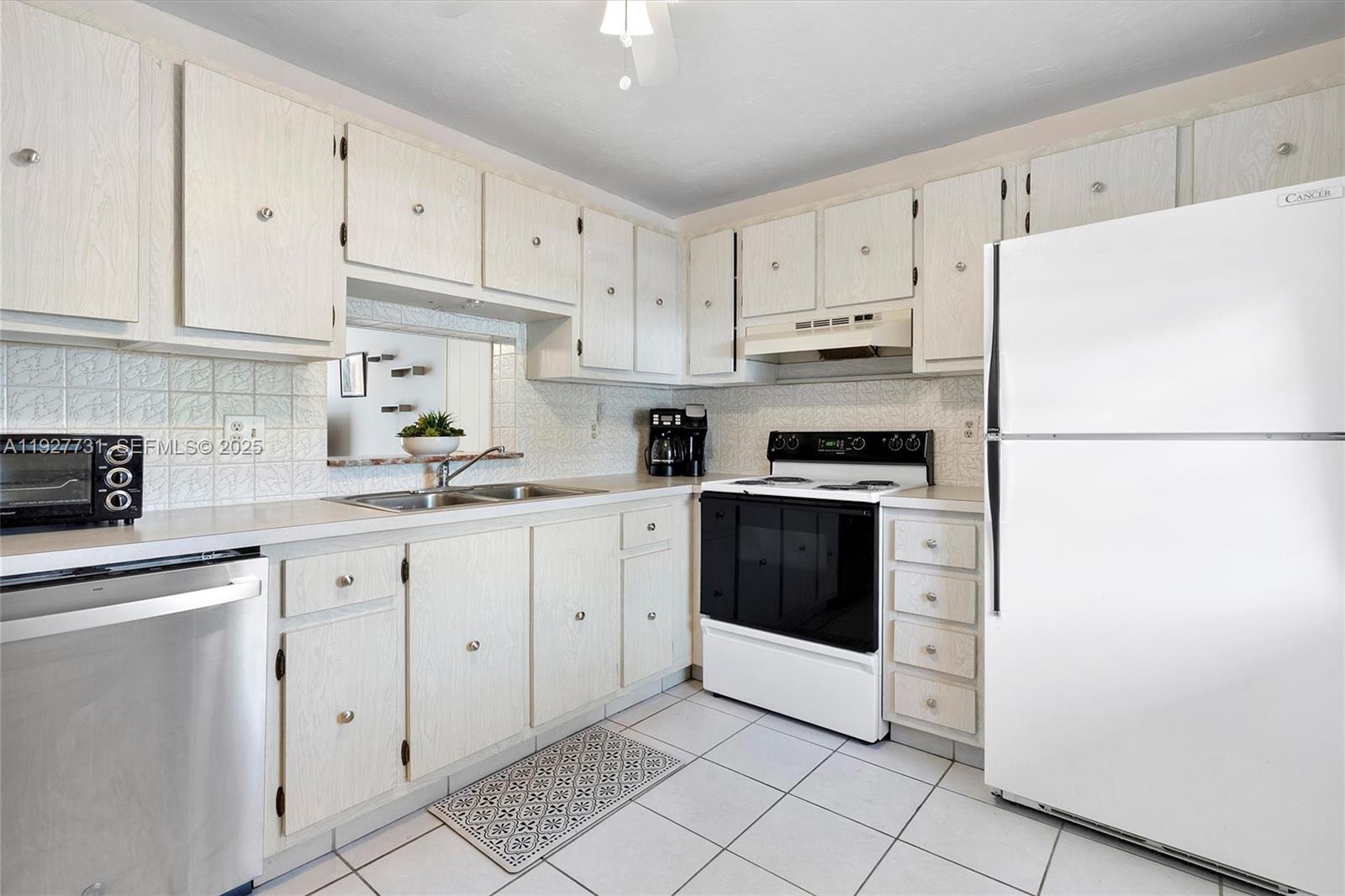 MEADOWBROOK LAKES CONDO - Residential